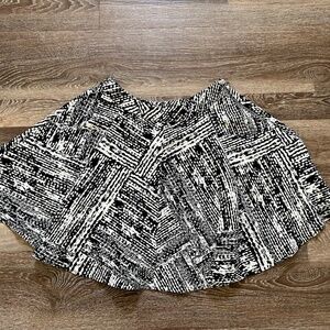 Zara Basic Skater Style Mini Skirt Sz Small Black & White with Pockets
